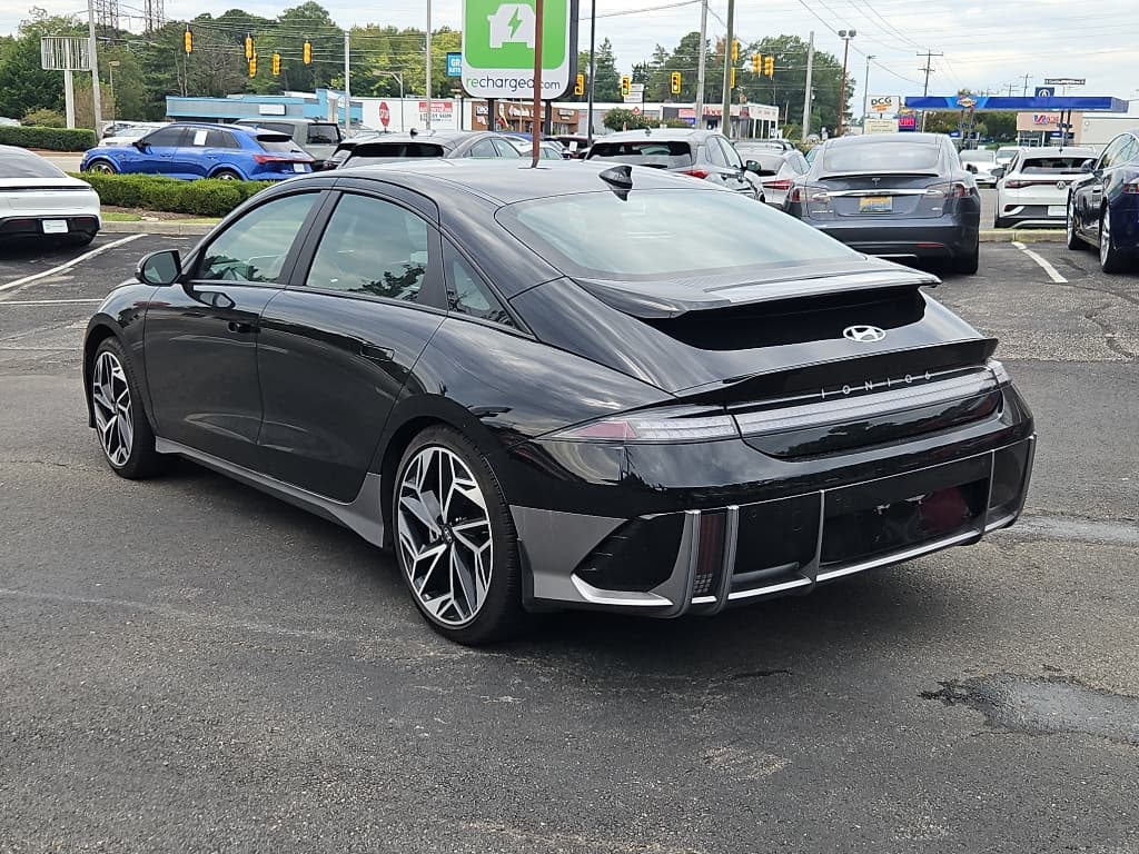 2023 Hyundai IONIQ 6 view 2