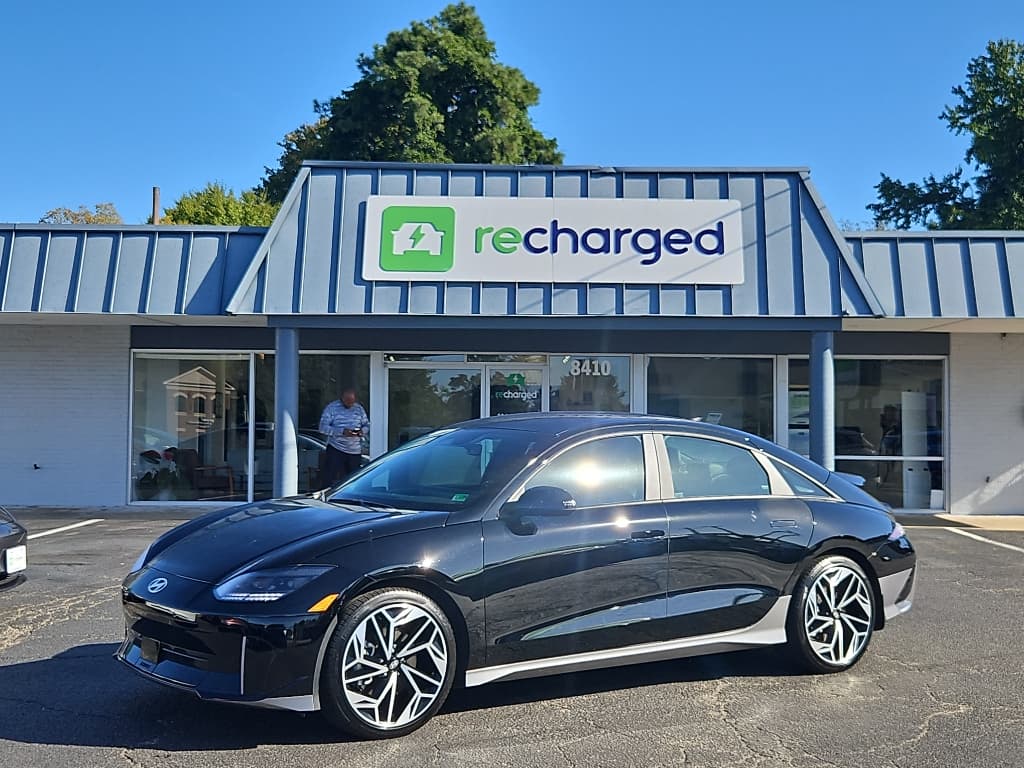 2023 Hyundai IONIQ 6 view 1