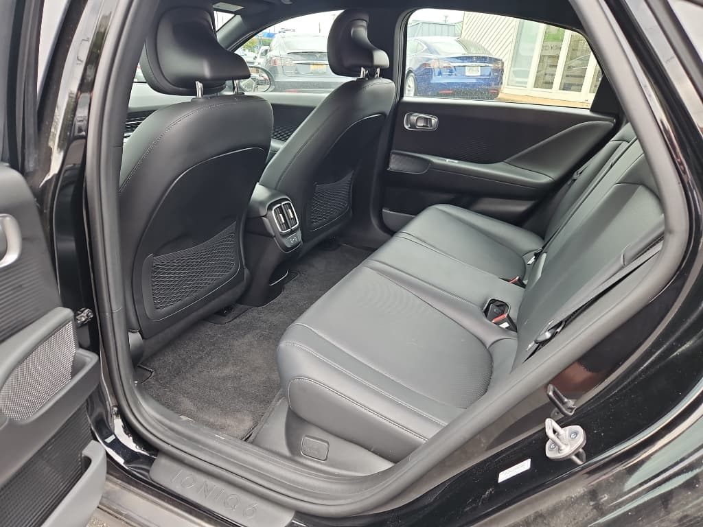 2023 Hyundai IONIQ 6 view 7