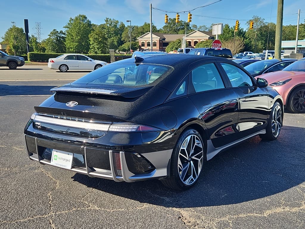 2023 Hyundai IONIQ 6 view 3