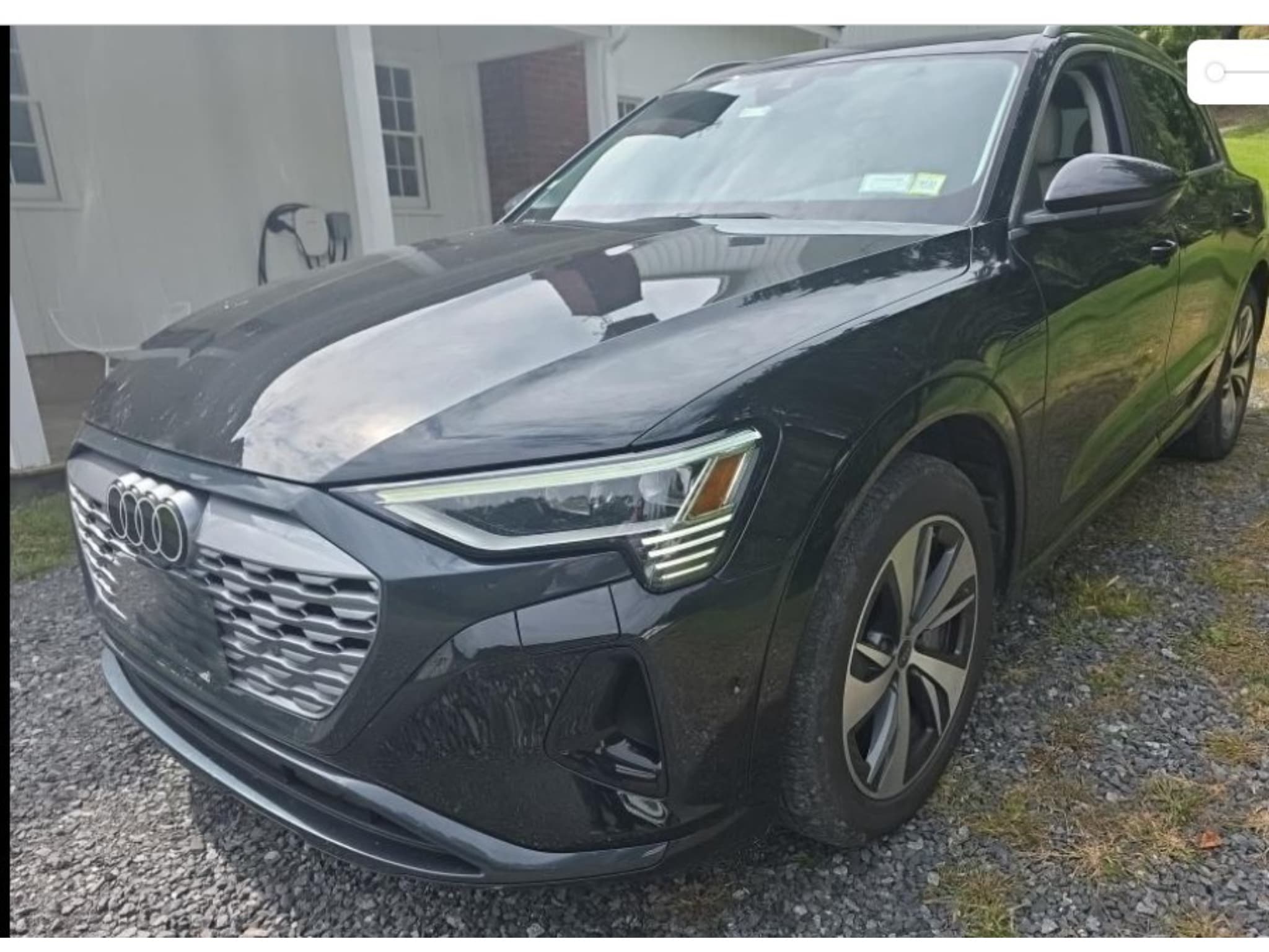 2024 Audi Q8 e-tron view 1