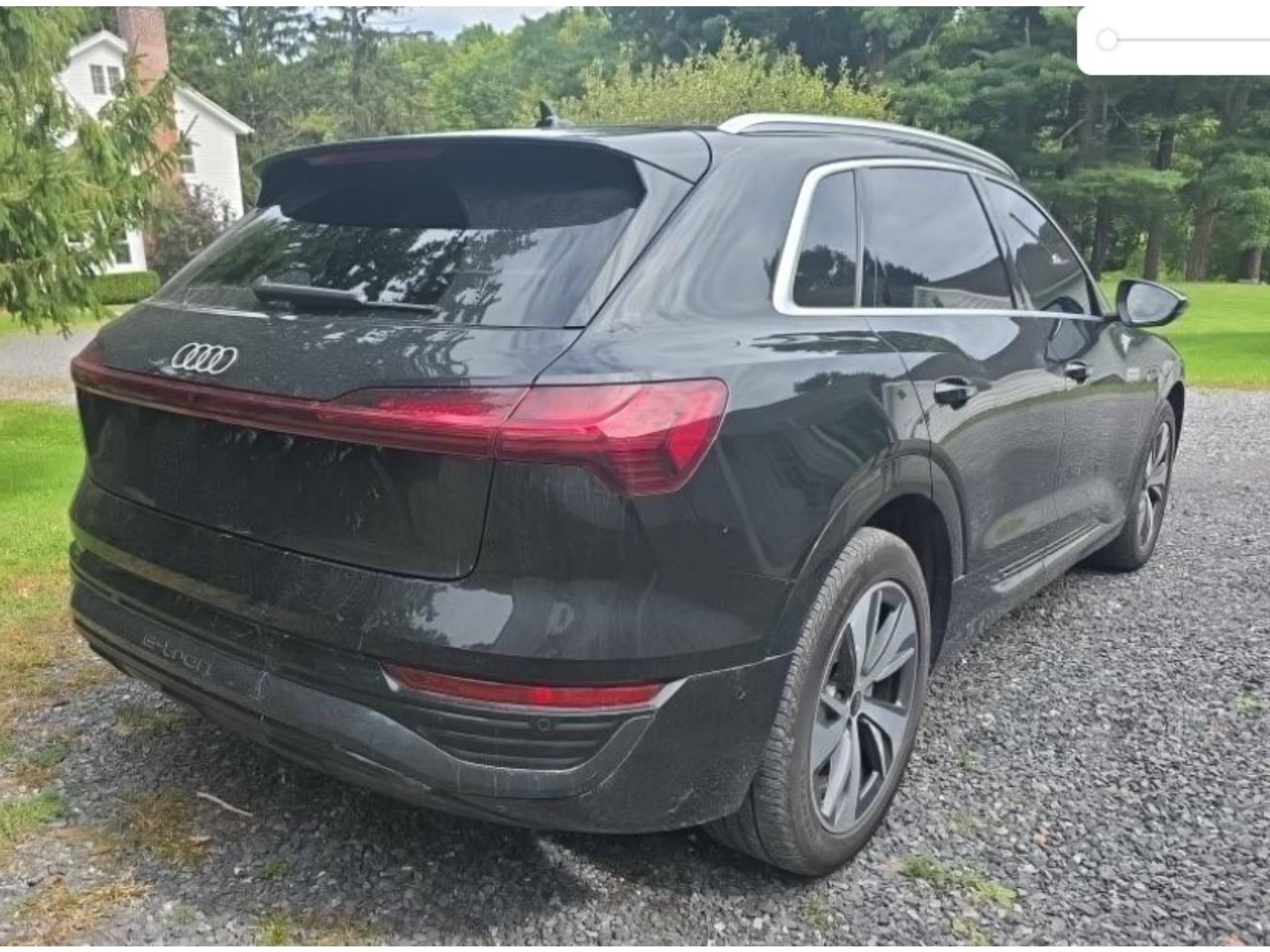 2024 Audi Q8 e-tron view 3