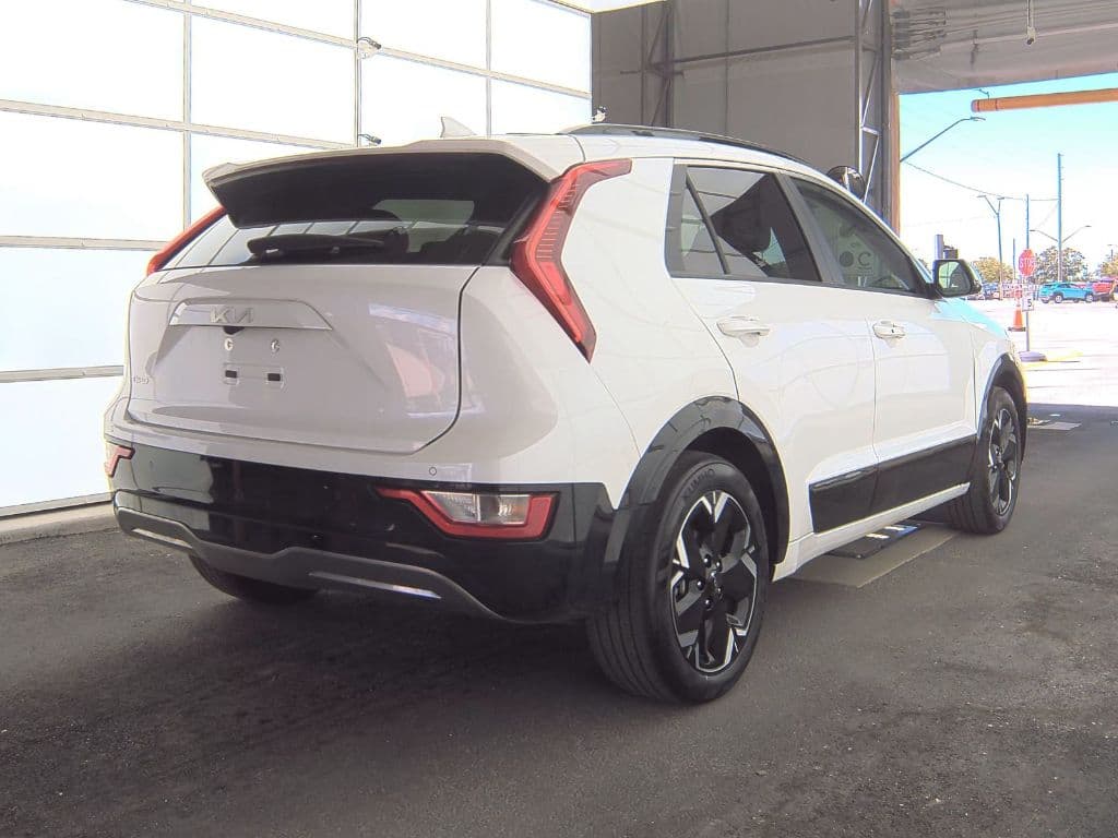 2023 Kia Niro EV view 4