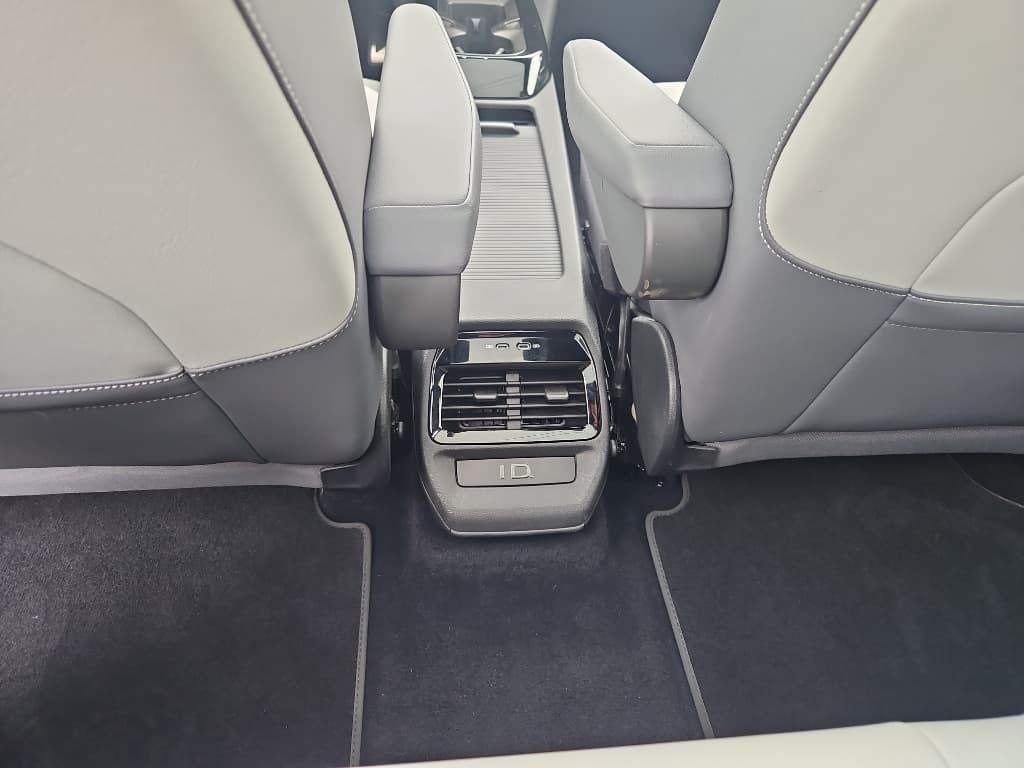 2021 Volkswagen ID.4 view 22