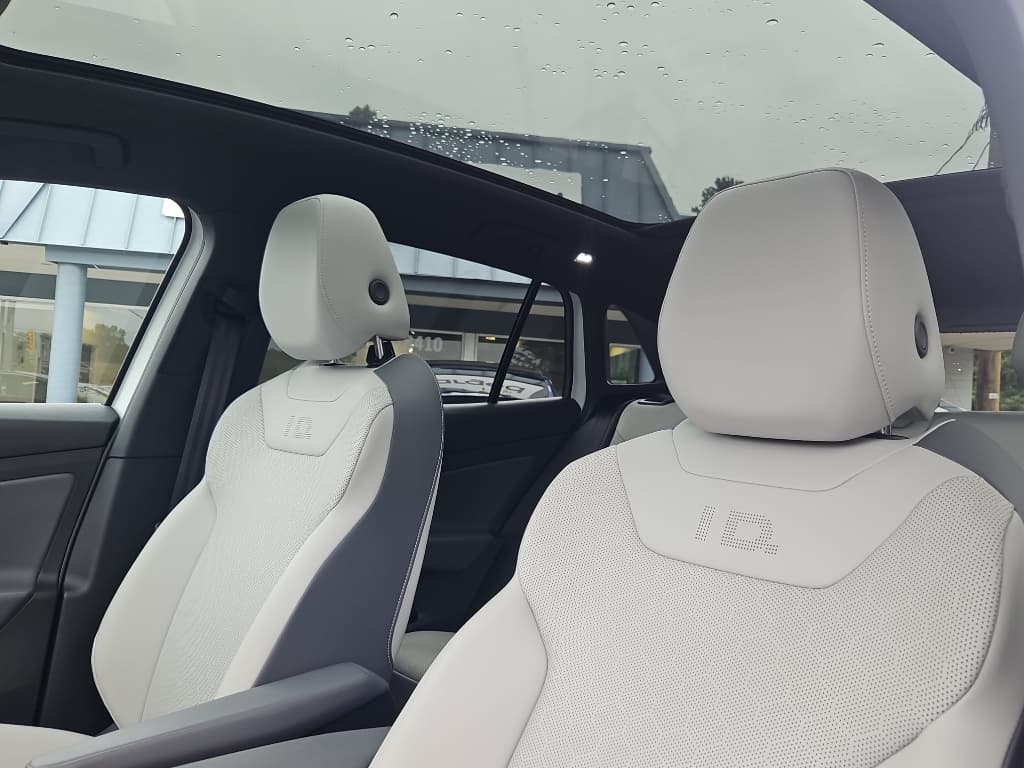2021 Volkswagen ID.4 view 24