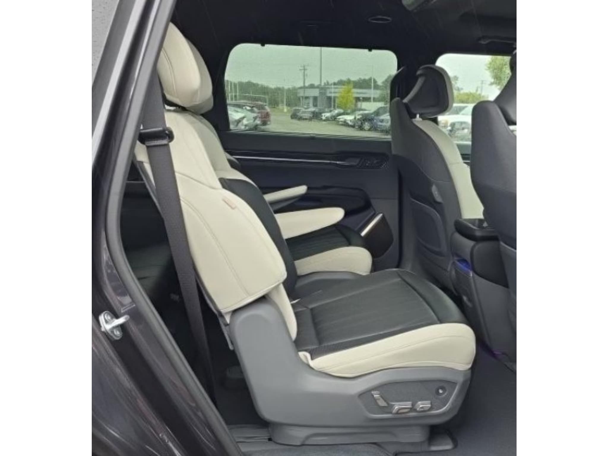 2024 Kia EV9 view 6