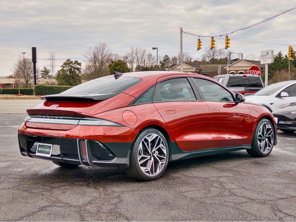 2023 Hyundai IONIQ 6 view 3