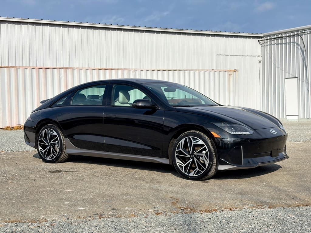 2023 Hyundai IONIQ 6 view 4