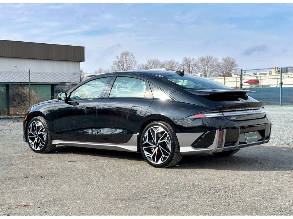 2023 Hyundai IONIQ 6 view 2