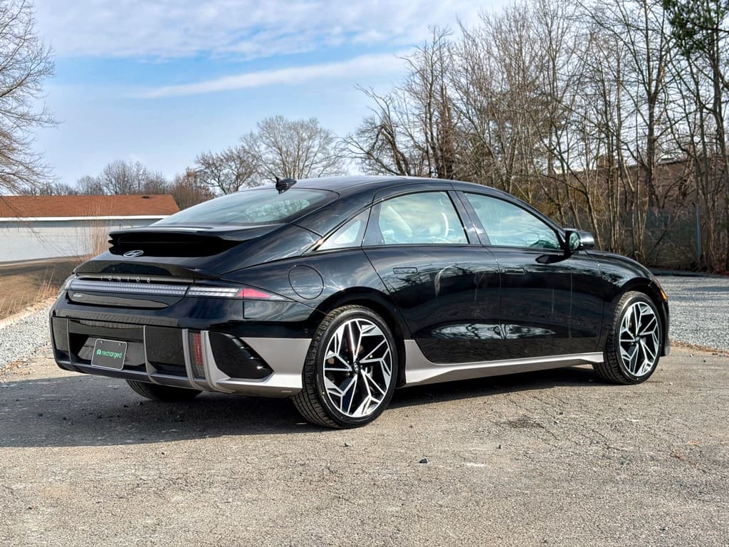 2023 Hyundai IONIQ 6 view 3
