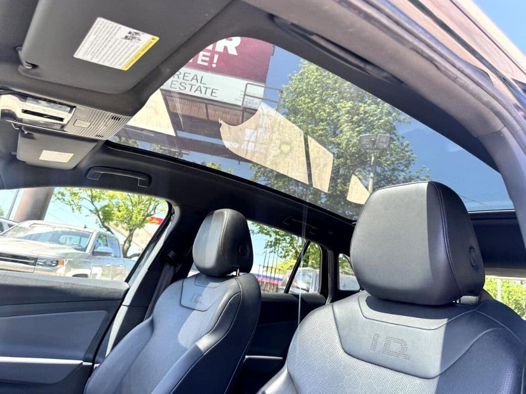 2021 Volkswagen ID.4 view 8