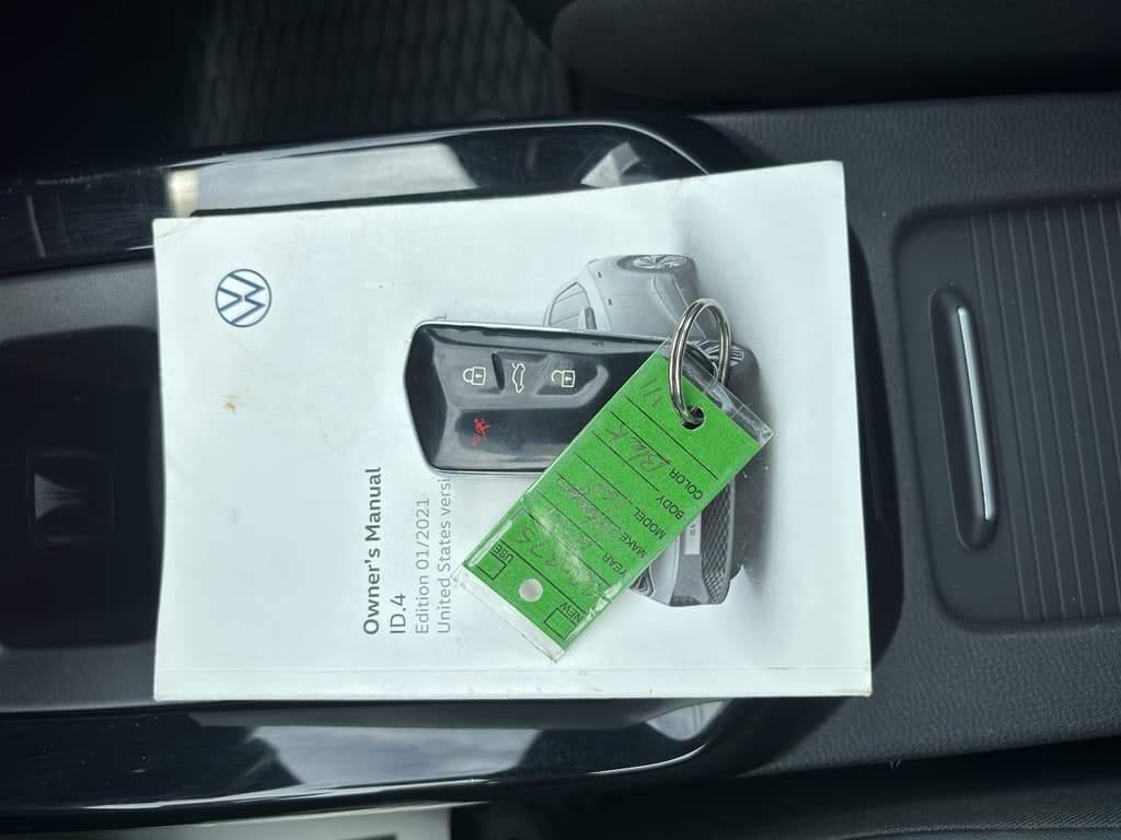 2021 Volkswagen ID.4 view 10