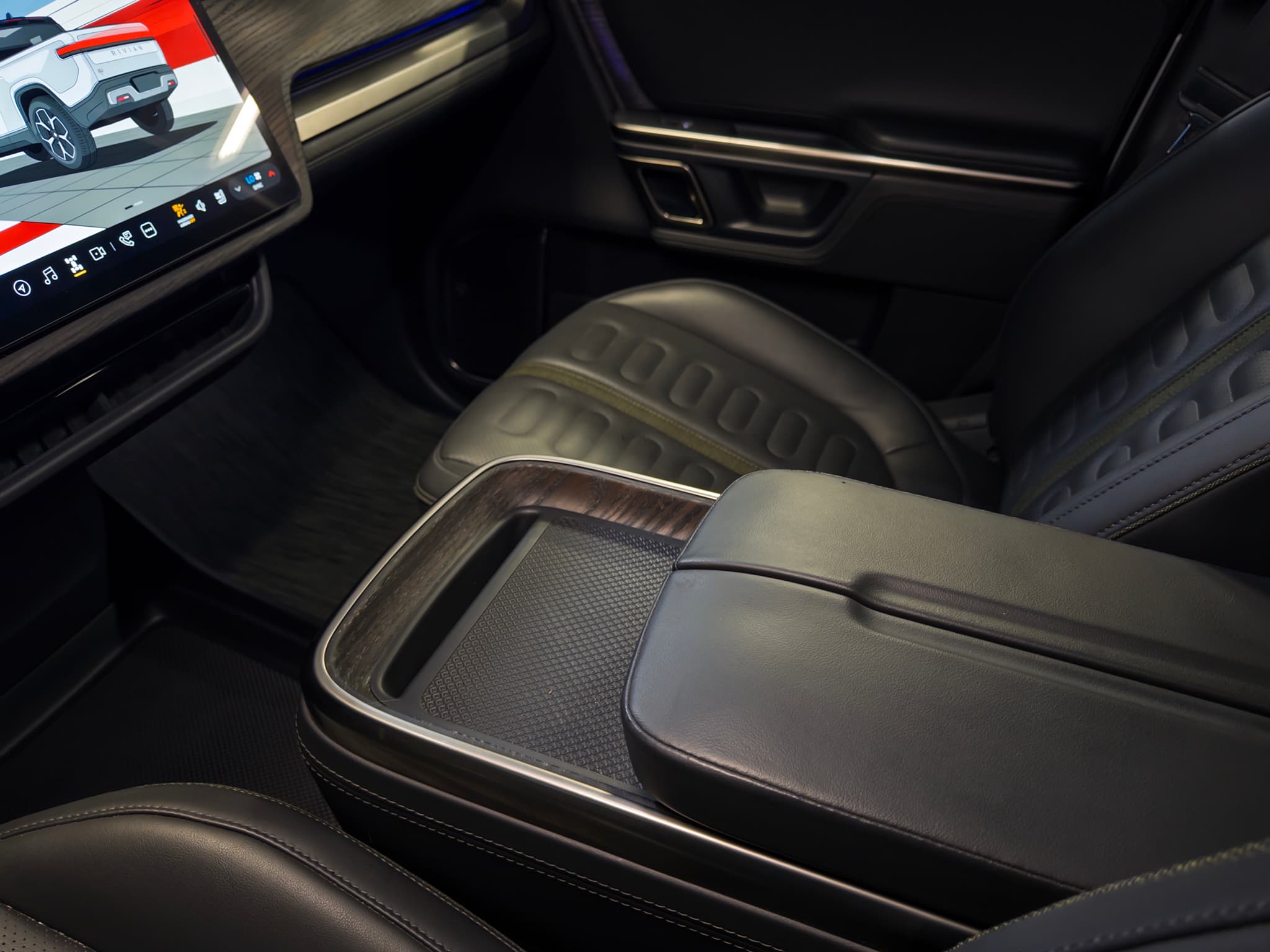 2023 Rivian R1T view 17