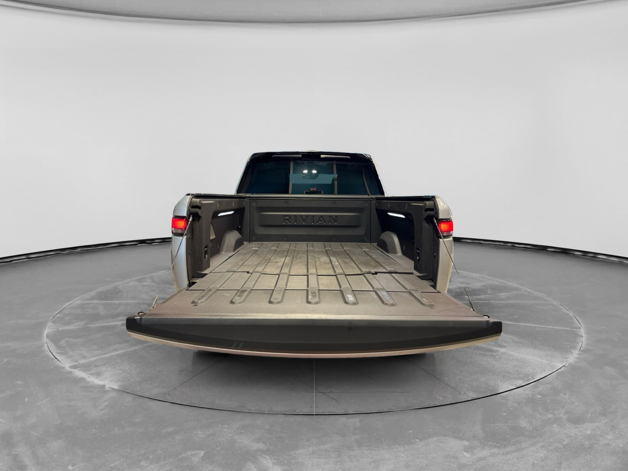 2023 Rivian R1T view 26