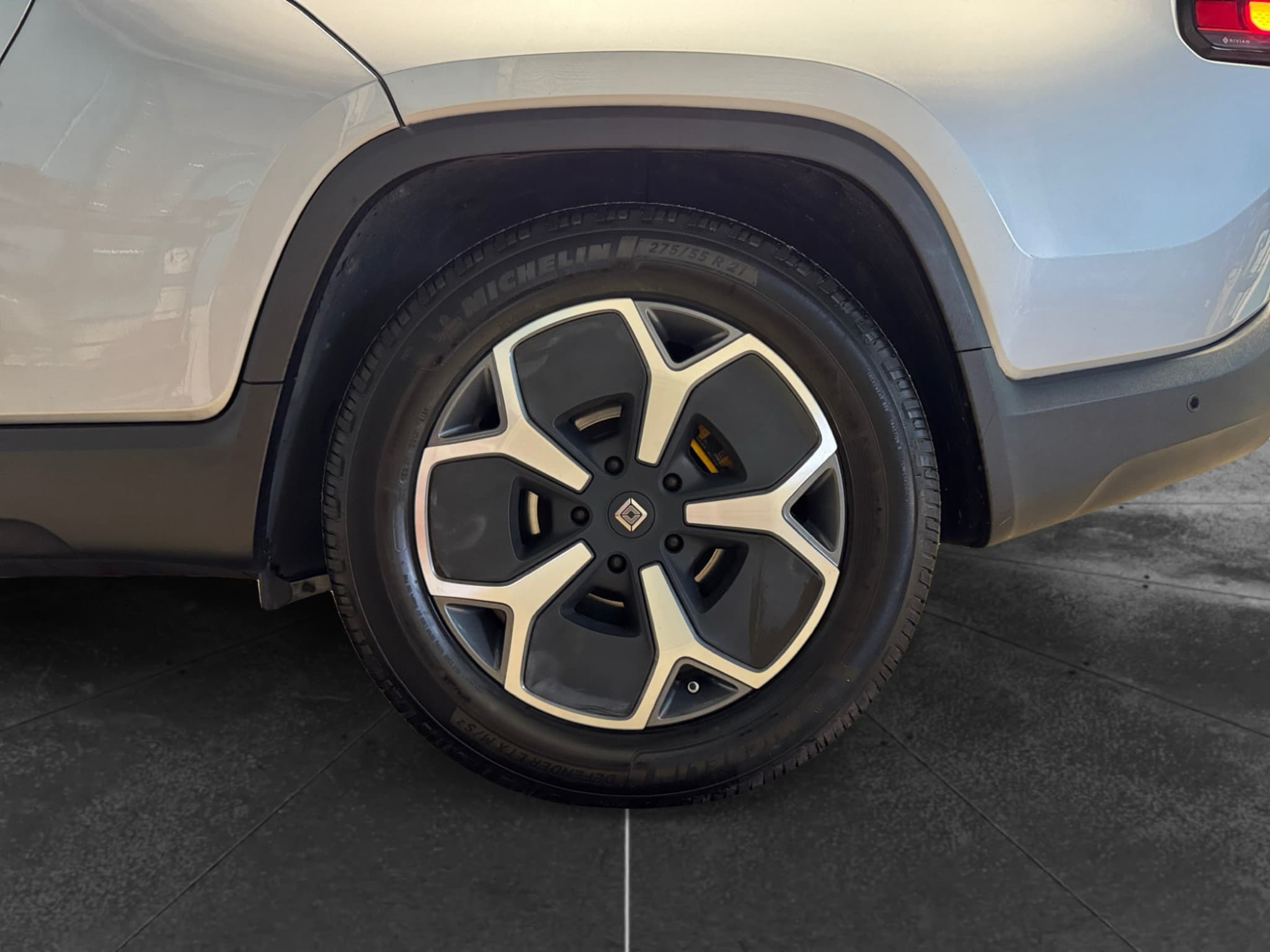 2023 Rivian R1T view 32