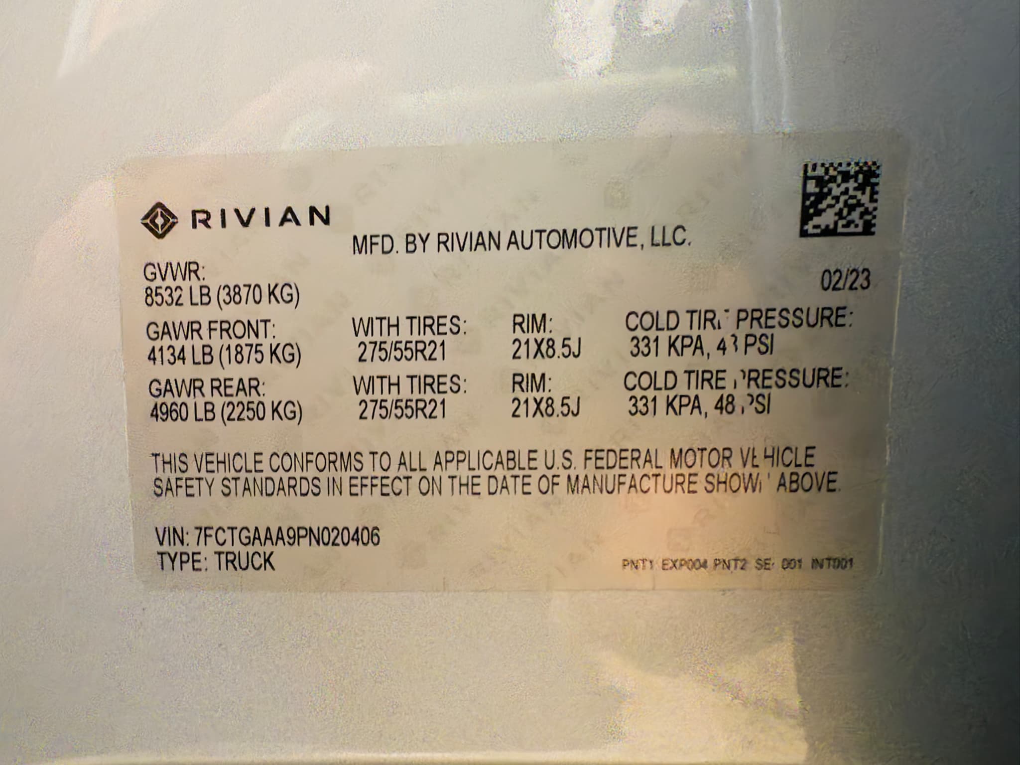 2023 Rivian R1T view 28
