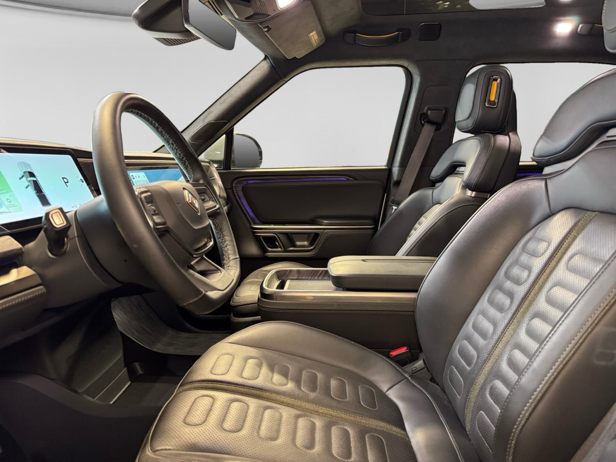 2023 Rivian R1T view 16