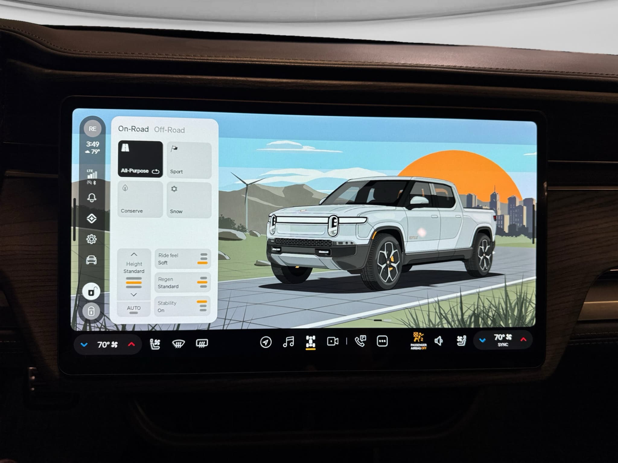 2023 Rivian R1T view 11