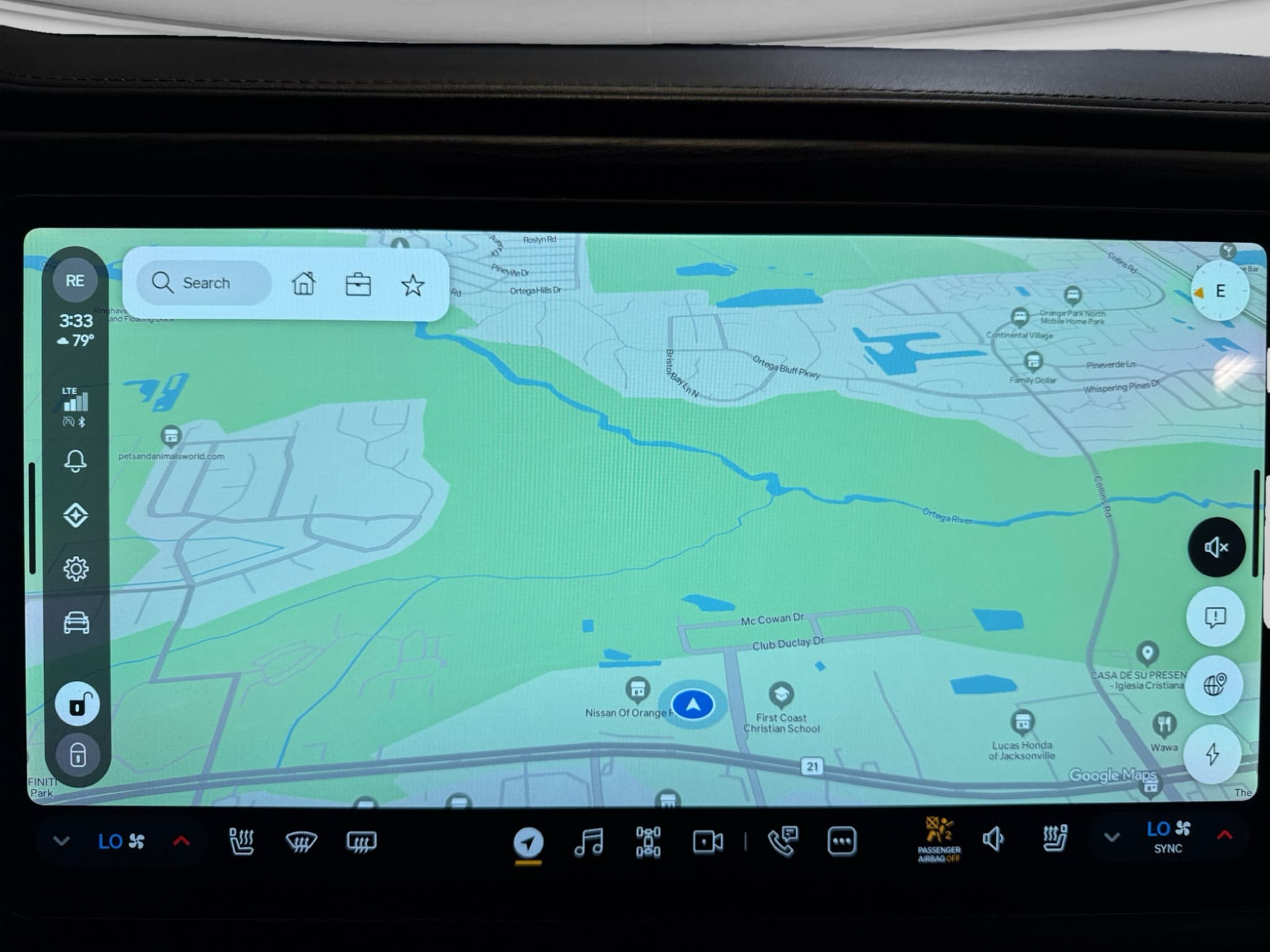 2023 Rivian R1T view 13
