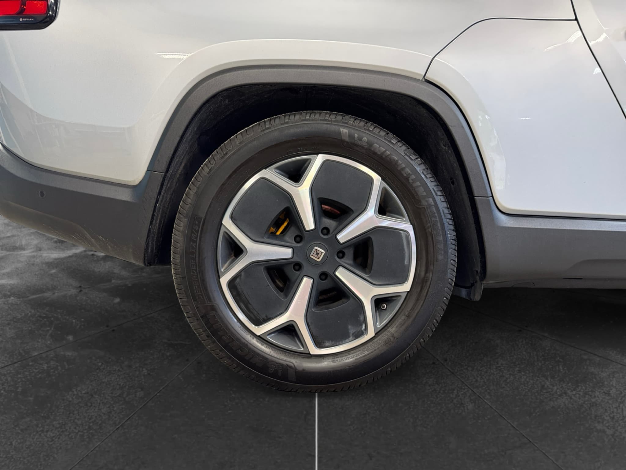 2023 Rivian R1T view 36
