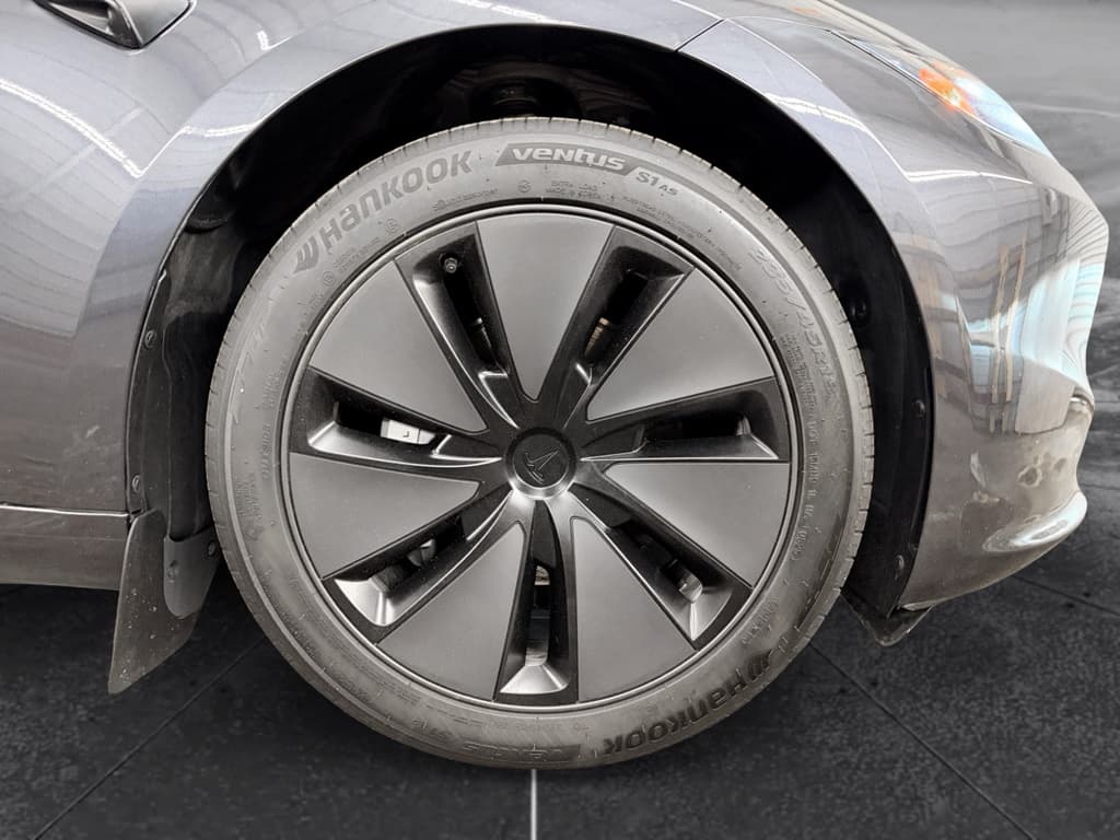 2025 Tesla Model 3 view 36