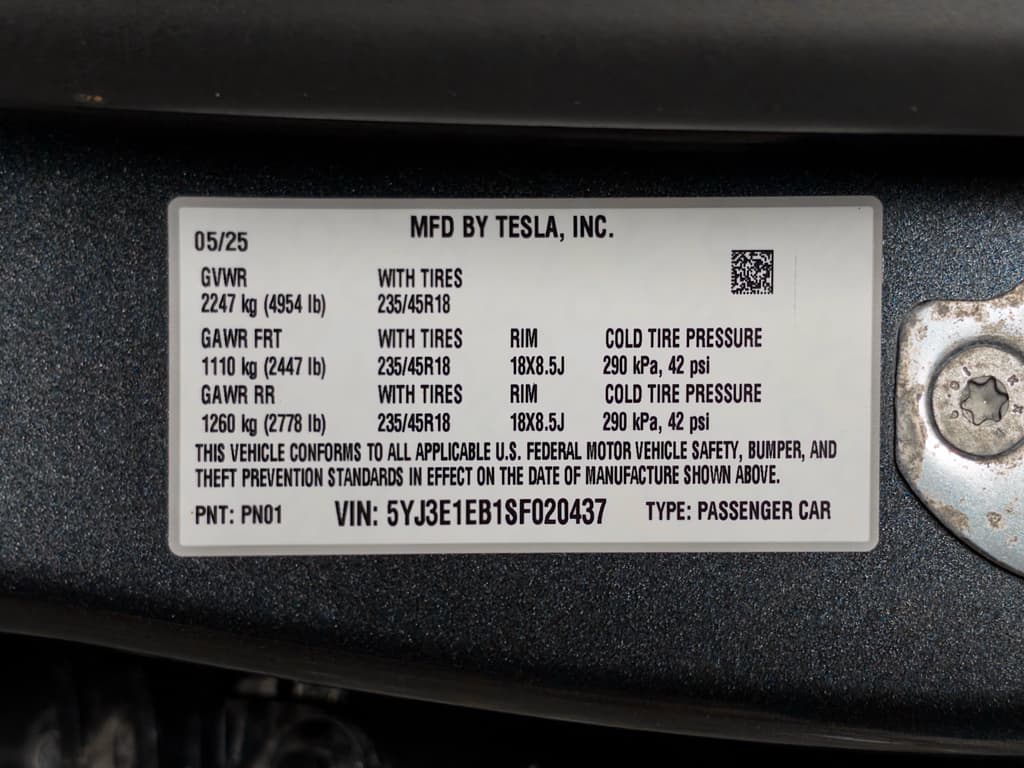 2025 Tesla Model 3 view 28