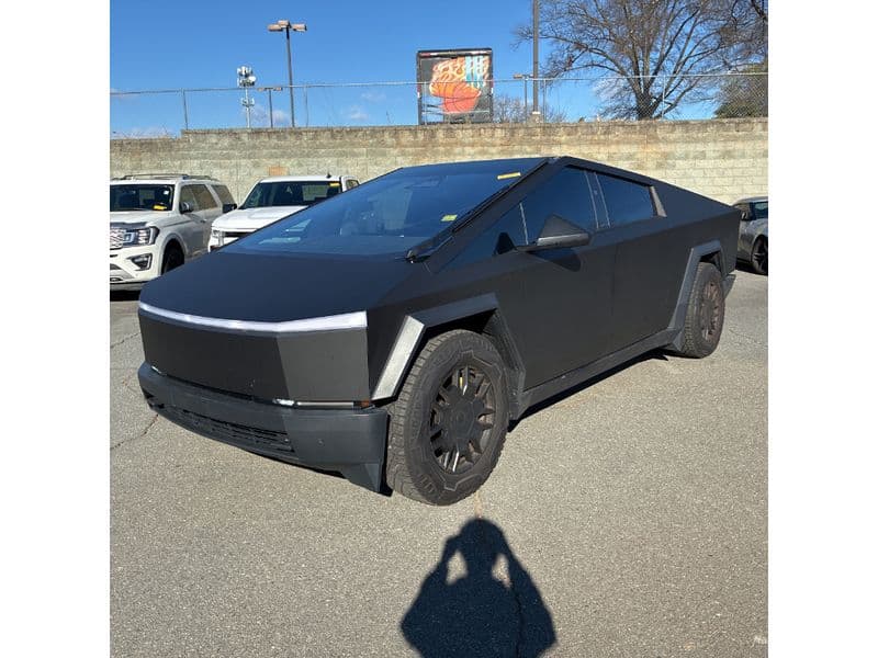 2024 Tesla Cybertruck view 1