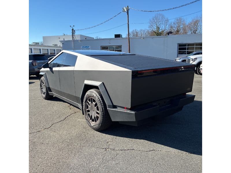 2024 Tesla Cybertruck view 2