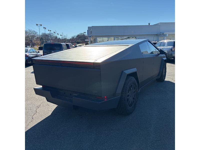 2024 Tesla Cybertruck view 3