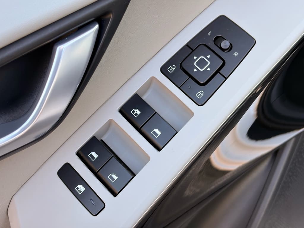 2023 Kia Niro EV view 7