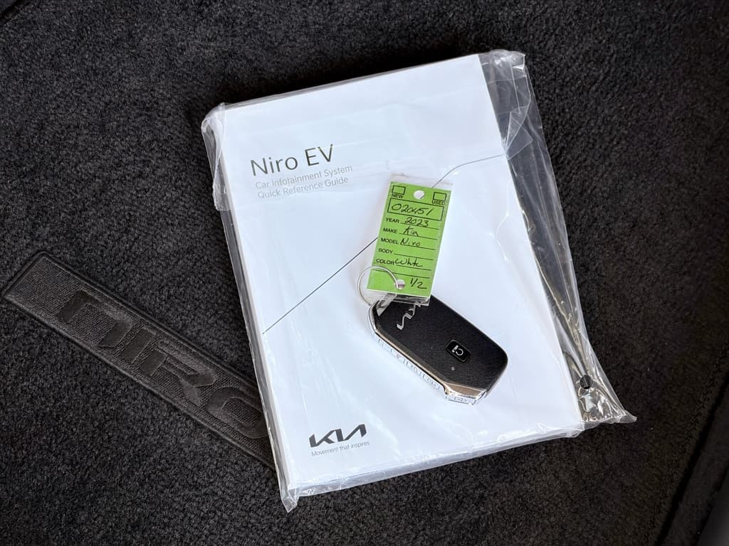 2023 Kia Niro EV view 24