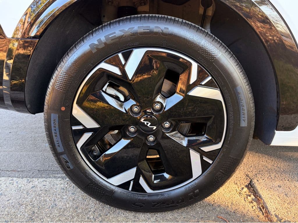 2023 Kia Niro EV view 34