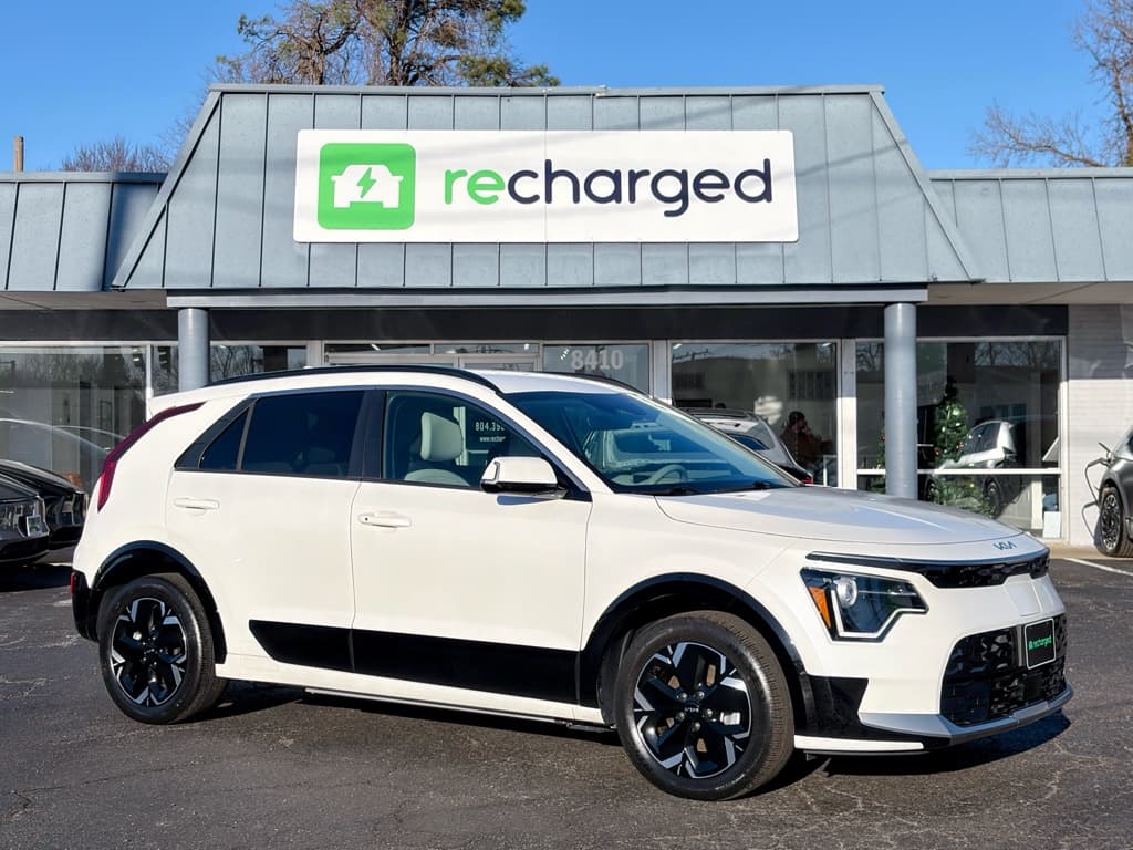 2023 Kia Niro EV view 4