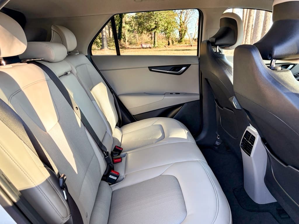 2023 Kia Niro EV view 23