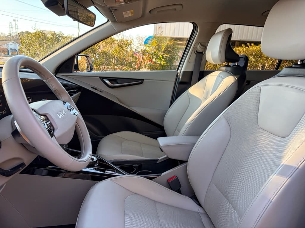 2023 Kia Niro EV view 18