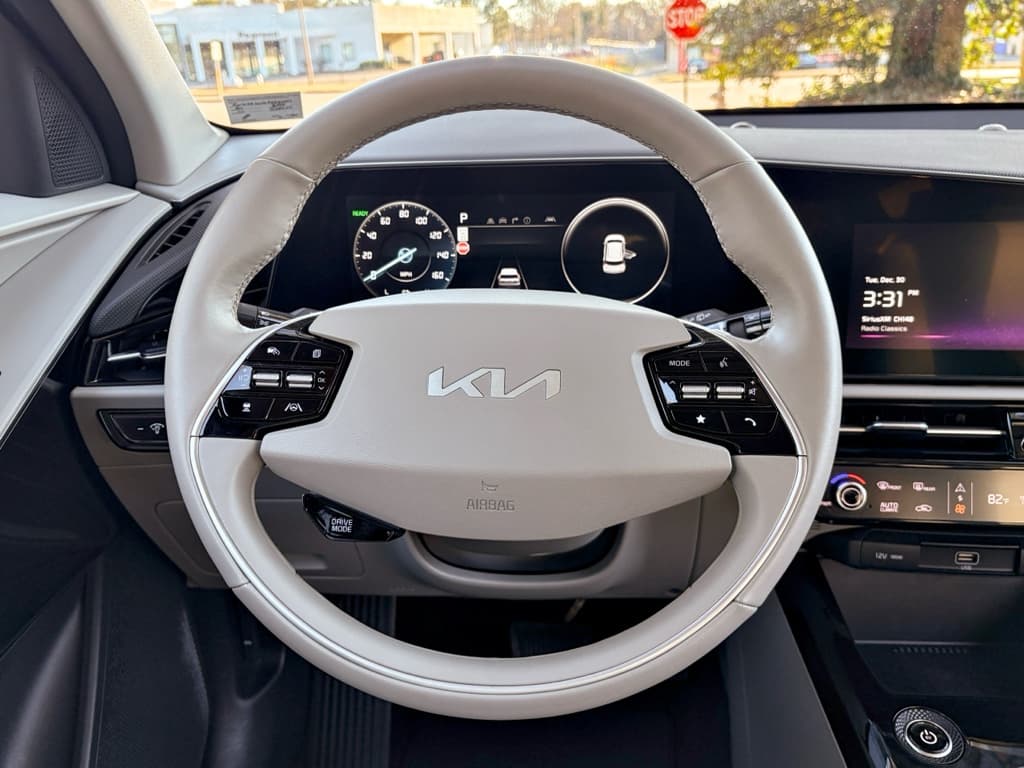 2023 Kia Niro EV view 8