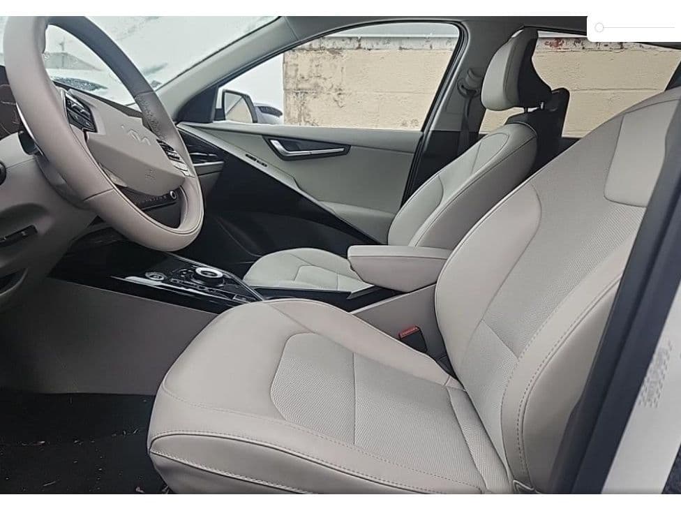 2023 Kia Niro EV view 5