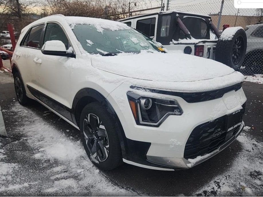 2023 Kia Niro EV view 3