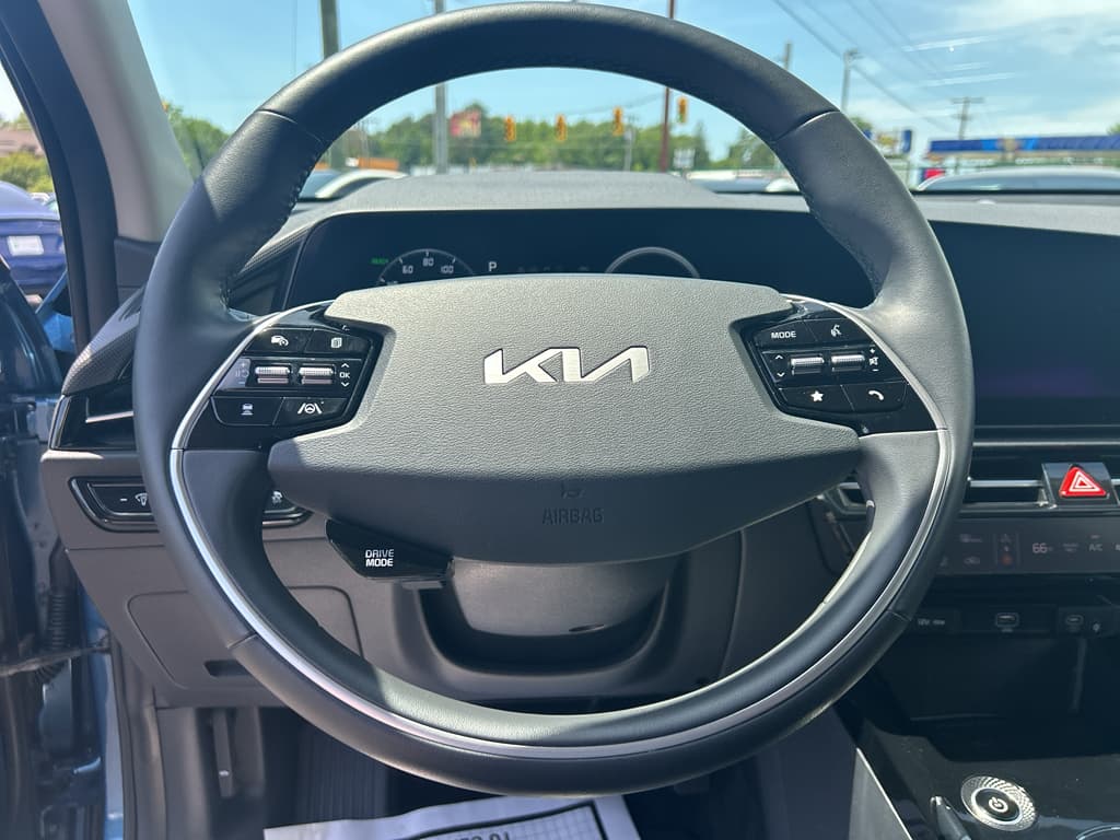 2023 Kia Niro EV view 6