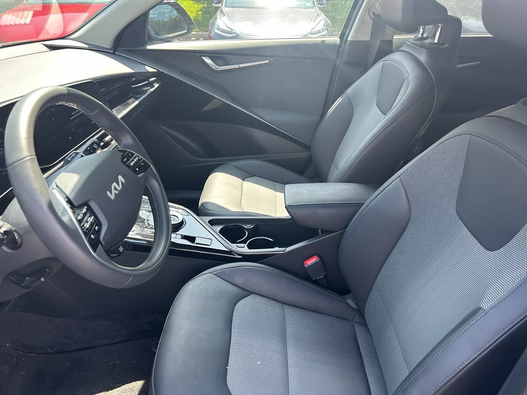 2023 Kia Niro EV view 5
