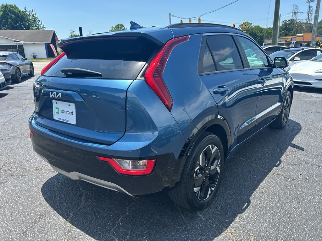 2023 Kia Niro EV view 3