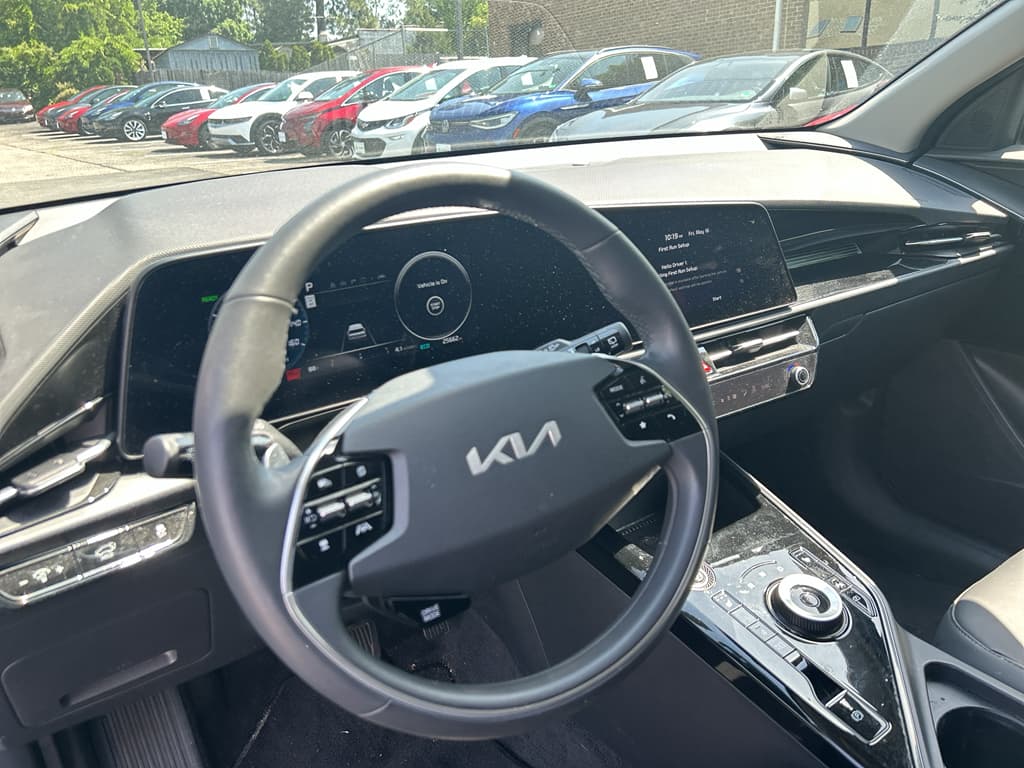 2023 Kia Niro EV view 6