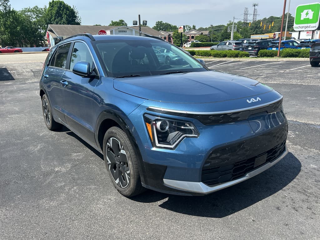 2023 Kia Niro EV view 4
