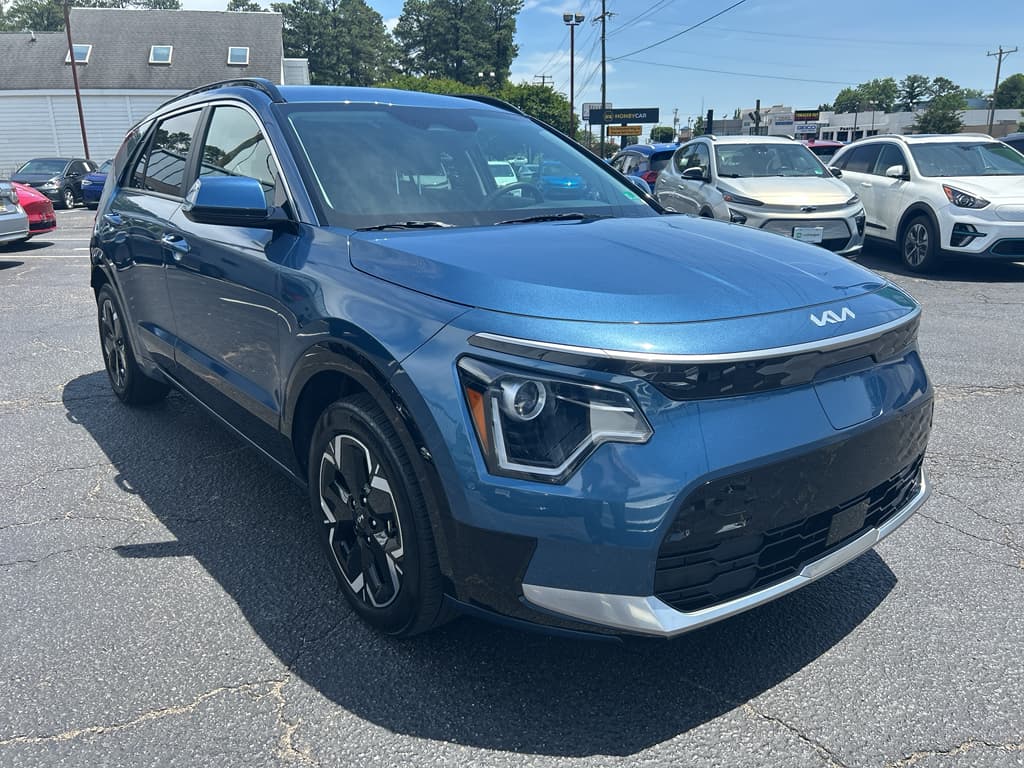 2023 Kia Niro EV view 4