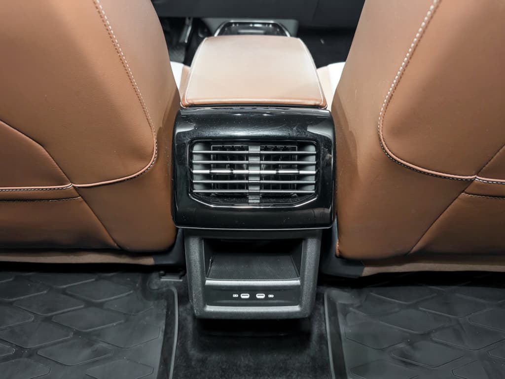 2023 Volkswagen ID.4 view 20