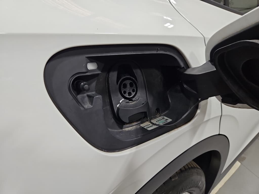 2023 Volkswagen ID.4 view 5