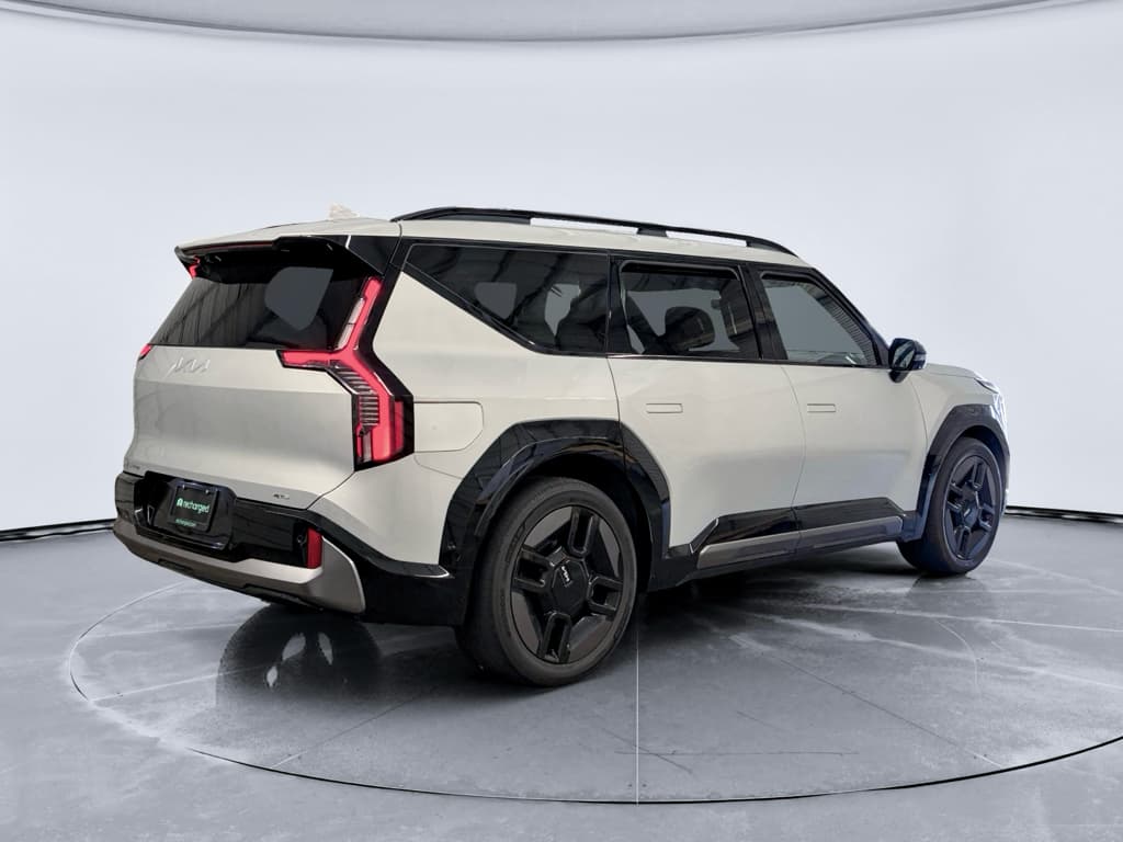 2024 Kia EV9 view 3