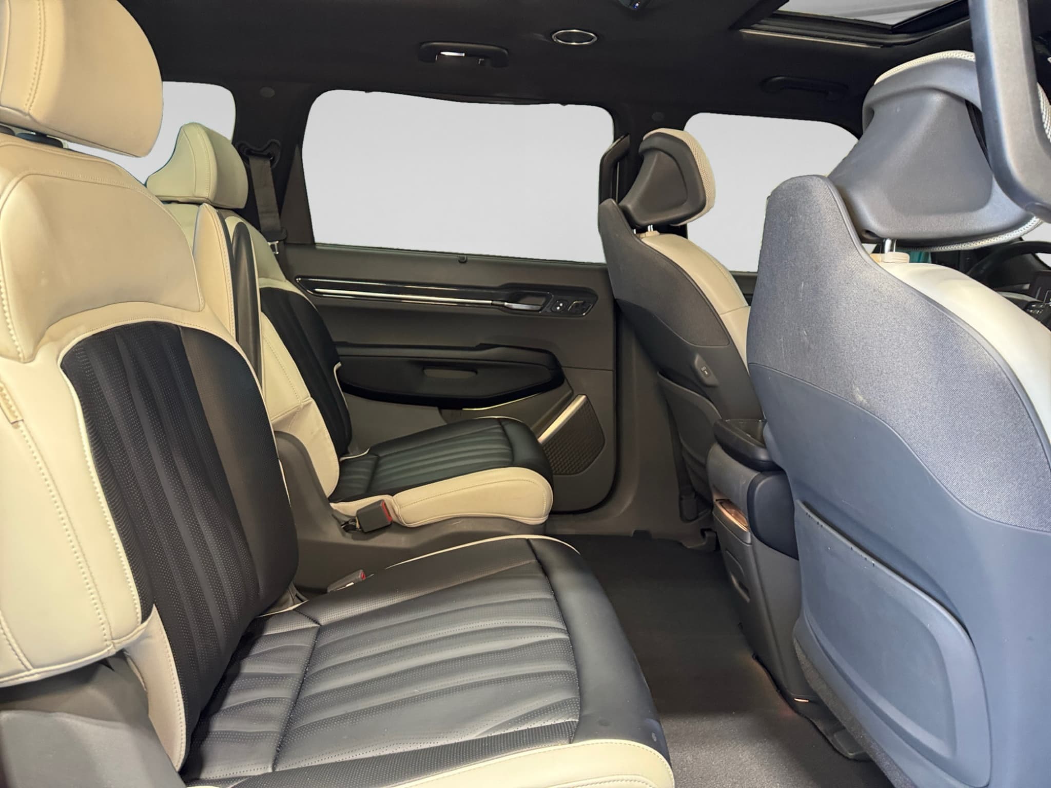 2024 Kia EV9 view 22