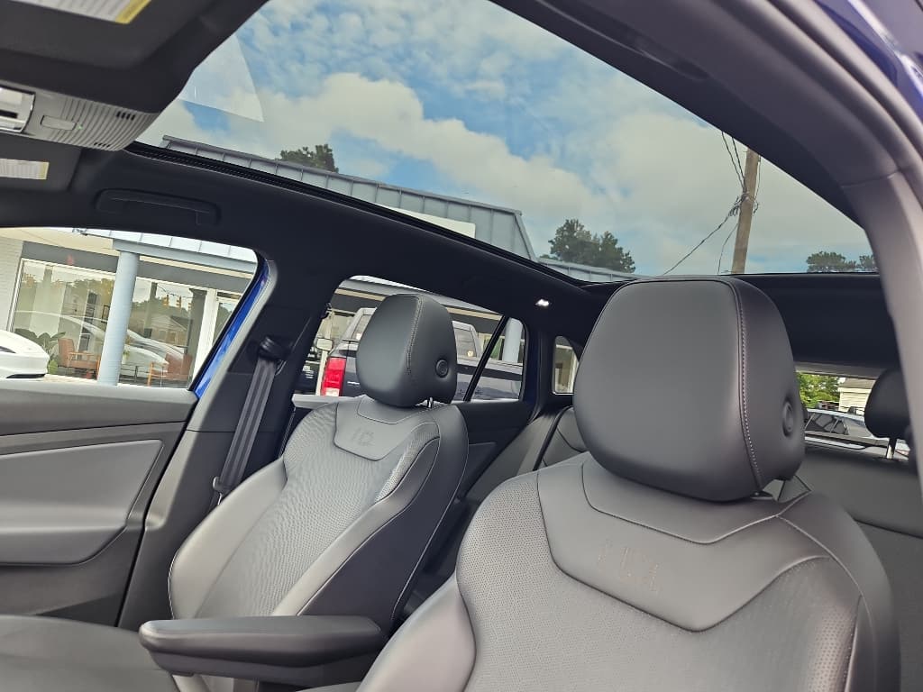 2021 Volkswagen ID.4 view 20
