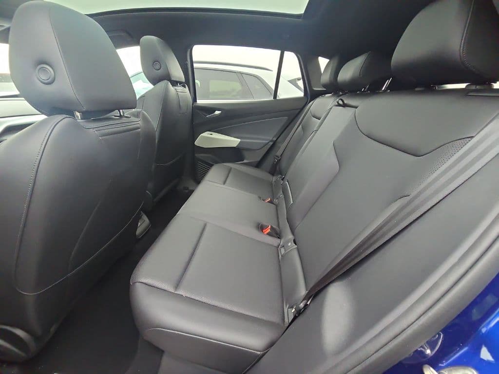 2021 Volkswagen ID.4 view 8